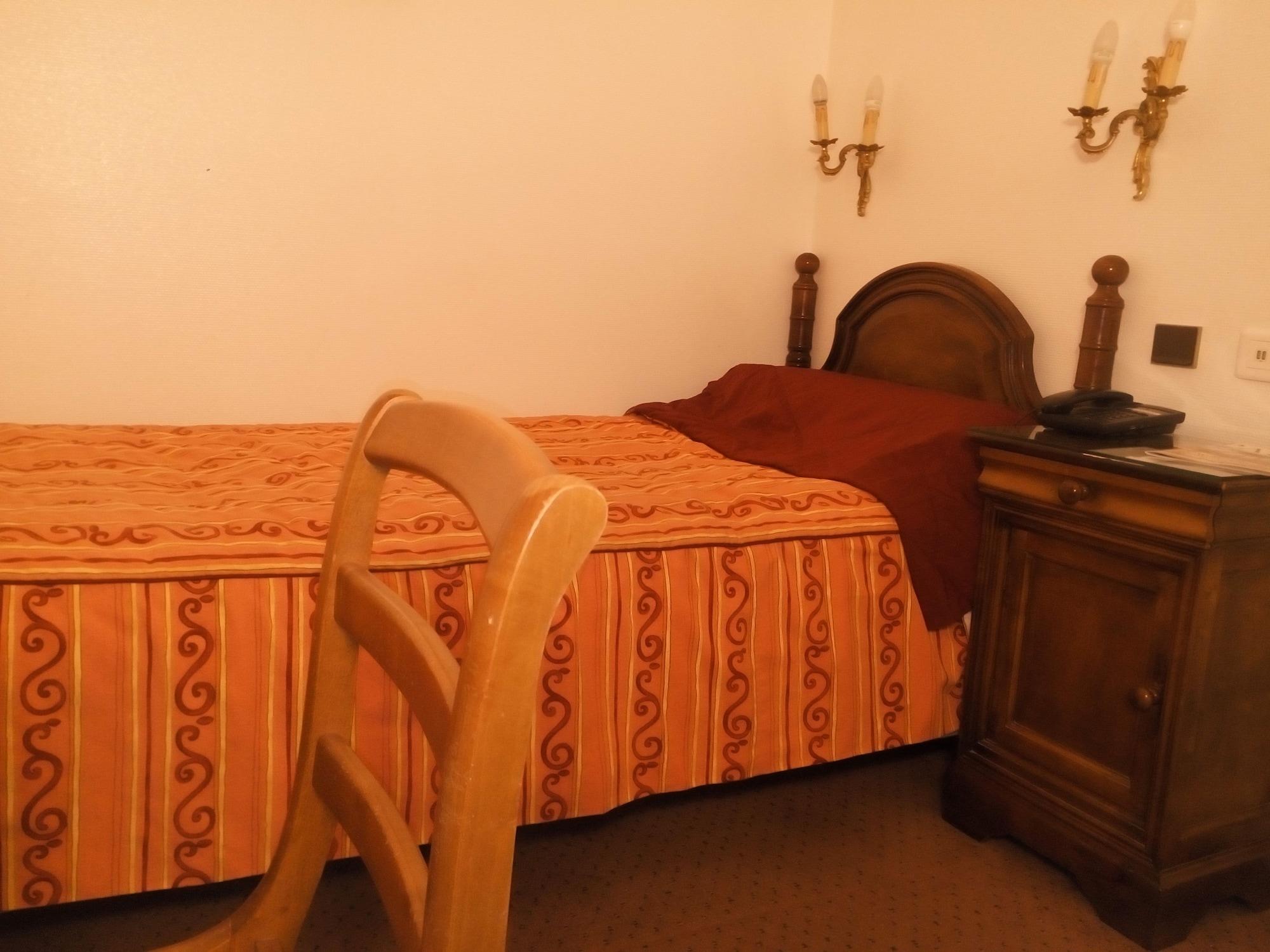 Hotel La Sanguine باريس المظهر الخارجي الصورة